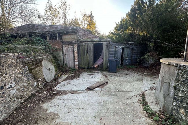 22 Marlpit Lane, Coulsdon, Croydon, CR5 2HB 1