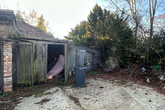 22 Marlpit Lane, Coulsdon, Croydon, CR5 2HB 1