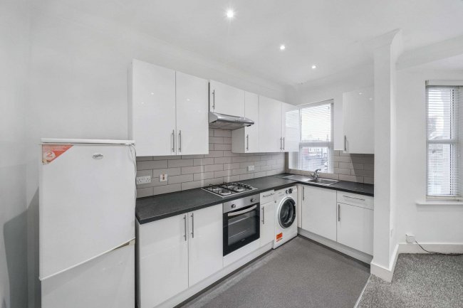 First Floor Flat, 47a Lower Boston Road, Hanwell, London, W7 3TP 6