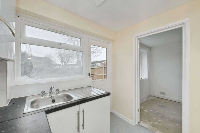 24 Milton Dene, Hemel Hempstead, HP2 7PE 5