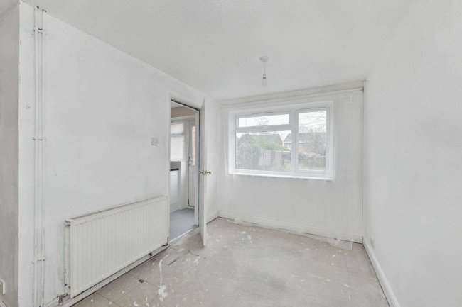 24 Milton Dene, Hemel Hempstead, HP2 7PE 5