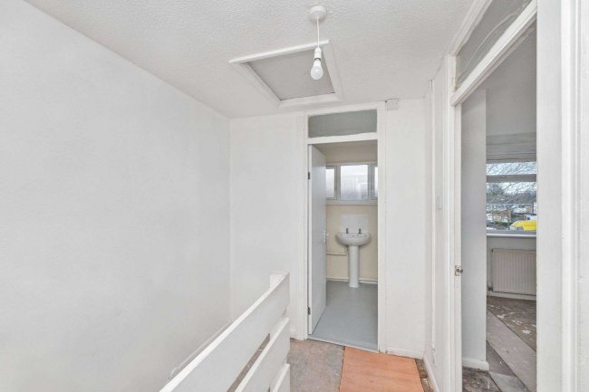 24 Milton Dene, Hemel Hempstead, HP2 7PE 5