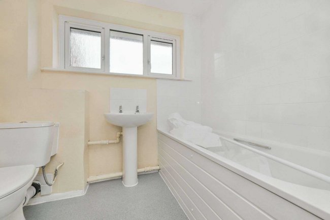 24 Milton Dene, Hemel Hempstead, HP2 7PE 5