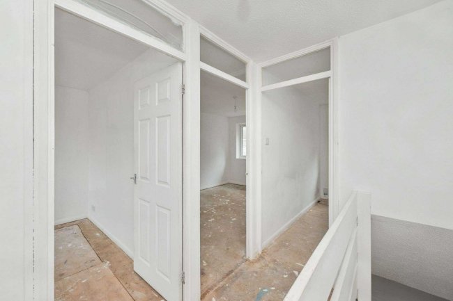 24 Milton Dene, Hemel Hempstead, HP2 7PE 5