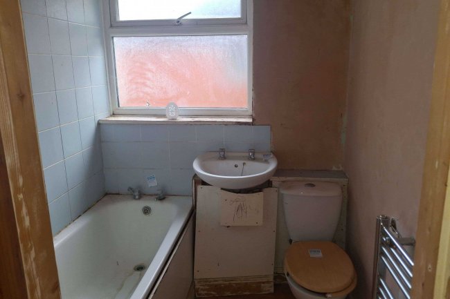 First Floor Flat, 18 Melmore Gardens, Cirencester, Gloucestershire, GL7 1NR 4