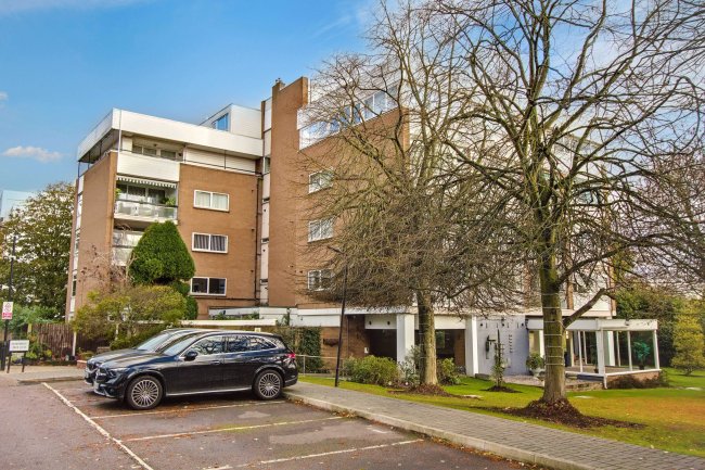 53 The Bowls, Chigwell, Essex, IG7 6ND 7