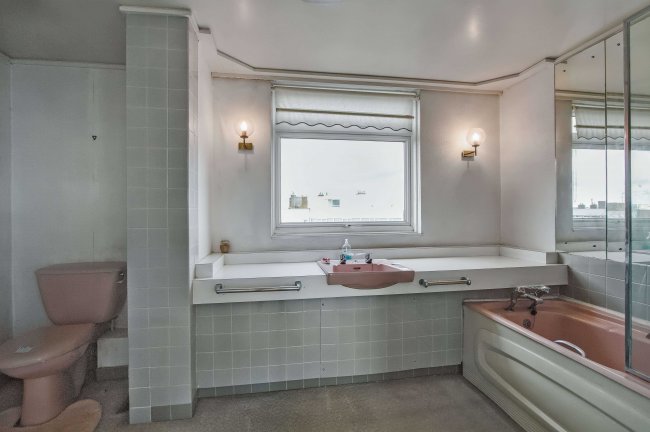 53 The Bowls, Chigwell, Essex, IG7 6ND 7