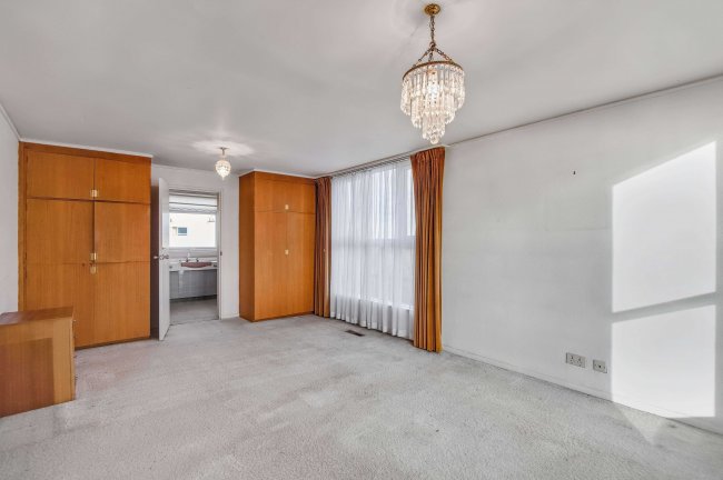 53 The Bowls, Chigwell, Essex, IG7 6ND 7