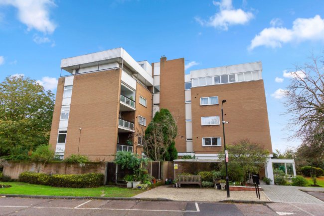 53 The Bowls, Chigwell, Essex, IG7 6ND 7