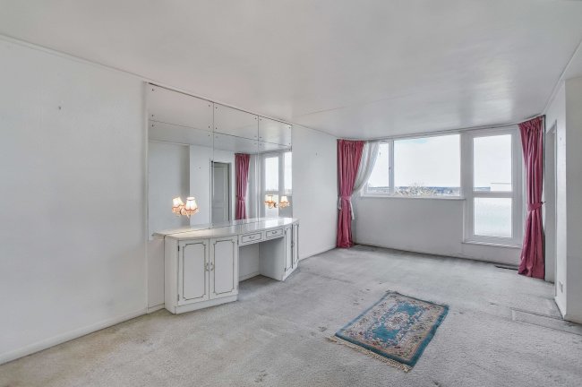 53 The Bowls, Chigwell, Essex, IG7 6ND 7