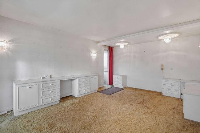 53 The Bowls, Chigwell, Essex, IG7 6ND 7