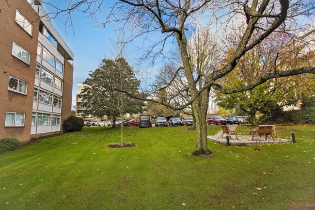 53 The Bowls, Chigwell, Essex, IG7 6ND 7