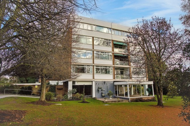 53 The Bowls, Chigwell, Essex, IG7 6ND 7