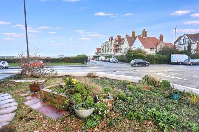 Flat 7, Florence Court, Eastern Esplanade, Cliftonville, Margate, Kent, CT9 2JD 3