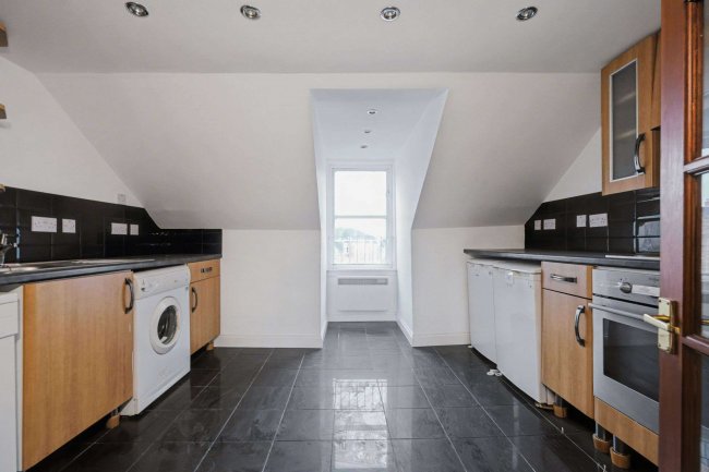 Top Floor Left, 34 Atholl Street, Perth, Perthshire, PH1 5NP 8