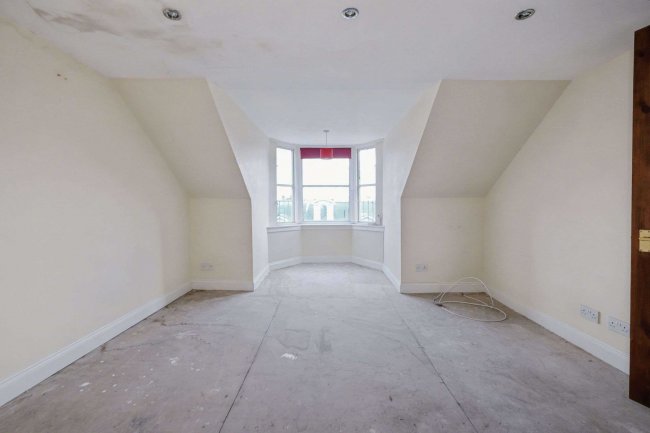 Top Floor Left, 34 Atholl Street, Perth, Perthshire, PH1 5NP 8