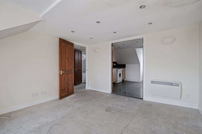 Top Floor Left, 34 Atholl Street, Perth, Perthshire, PH1 5NP 8