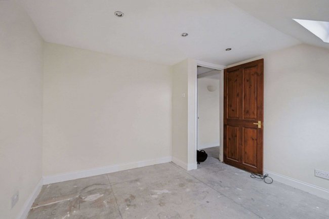 Top Floor Left, 34 Atholl Street, Perth, Perthshire, PH1 5NP 8