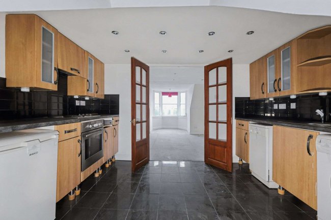 Top Floor Left, 34 Atholl Street, Perth, Perthshire, PH1 5NP 8