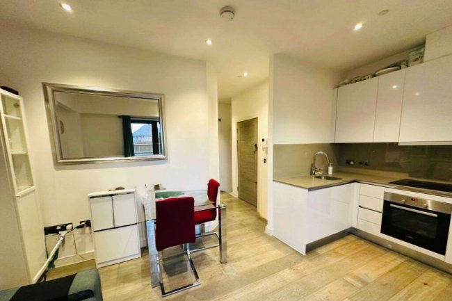 Flat 14, 5 Bath Road, Slough, Berkshire, SL1 3FX 1