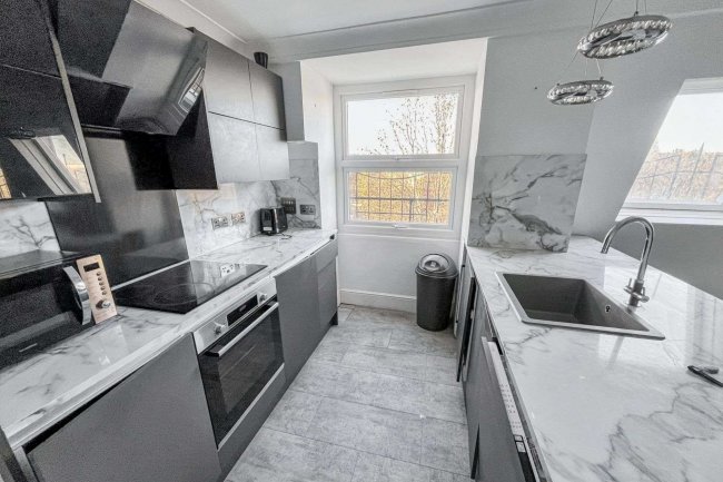 Third Floor Flat, 81 Brixton Hill, London SW2 1JE 10