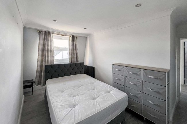 Third Floor Flat, 81 Brixton Hill, London SW2 1JE 10