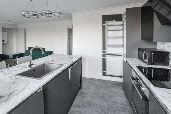 Third Floor Flat, 81 Brixton Hill, London SW2 1JE 10