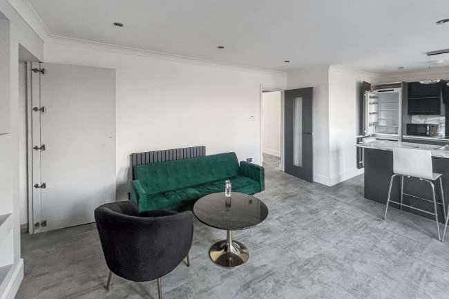 Third Floor Flat, 81 Brixton Hill, London SW2 1JE 10