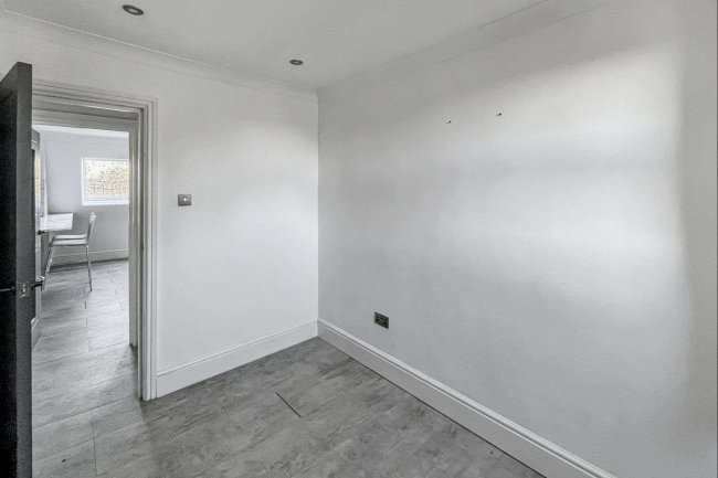 Third Floor Flat, 81 Brixton Hill, London SW2 1JE 10