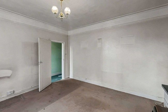 65 Burntwood Lane, London SW17 0AJ 2