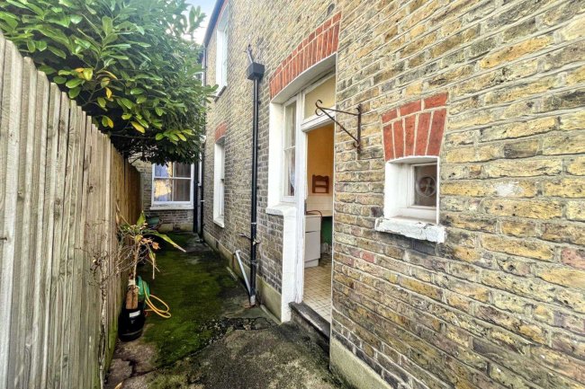 65 Burntwood Lane, London SW17 0AJ 2