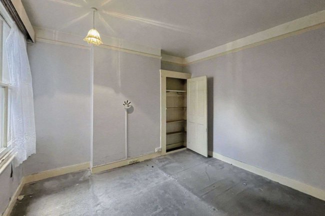 65 Burntwood Lane, London SW17 0AJ 2