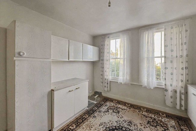 65 Burntwood Lane, London SW17 0AJ 2