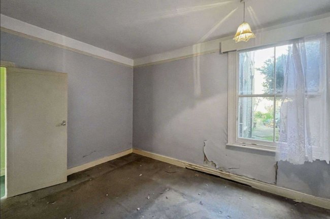 65 Burntwood Lane, London SW17 0AJ 2