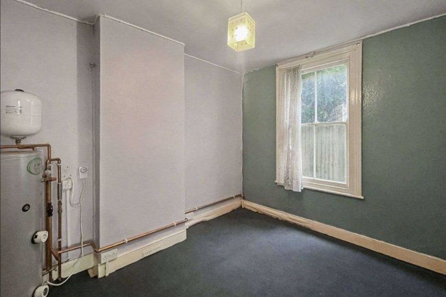 65 Burntwood Lane, London SW17 0AJ 2