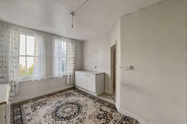 65 Burntwood Lane, London SW17 0AJ 2