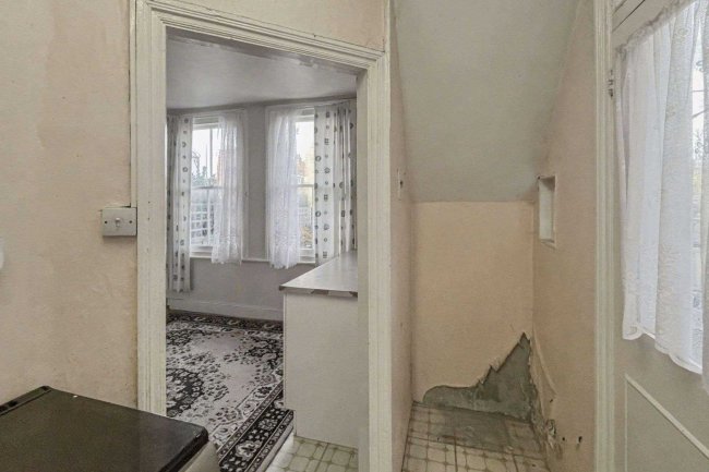 65 Burntwood Lane, London SW17 0AJ 2