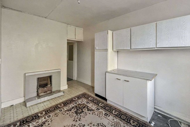 65 Burntwood Lane, London SW17 0AJ 2