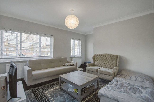 22 Regal Court, Edmonton, London N18 2XU 8