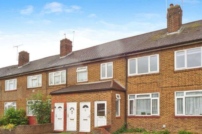 22 Regal Court, Edmonton, London N18 2XU 8