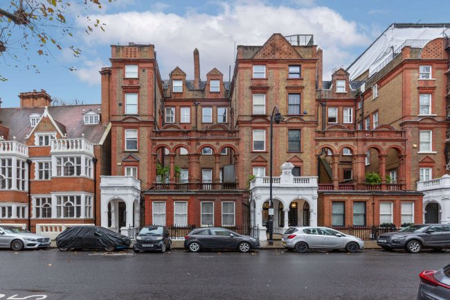 49 Harrington Gardens, South Kensington, London SW7 4JU 8