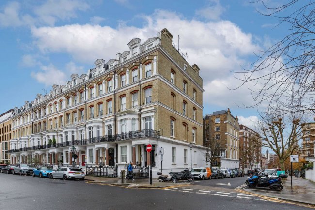 8 Vicarage Gate, Kensington, London W8 4HH 9