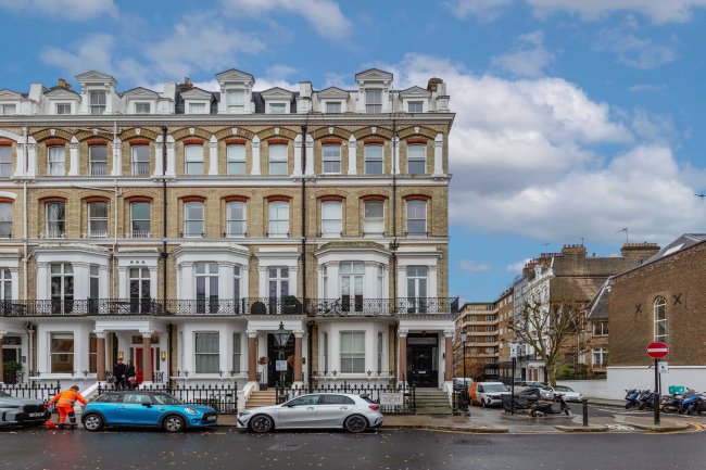 8 Vicarage Gate, Kensington, London W8 4HH 9