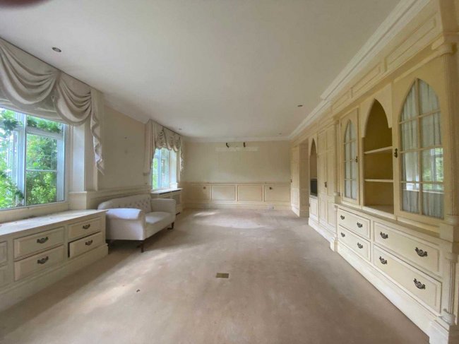 The Priory, Church Road, Old Windsor, Berkshire, SL4 2JW 5