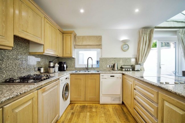 12 Squires Mount, Hampstead, London, NW3 1ED 4