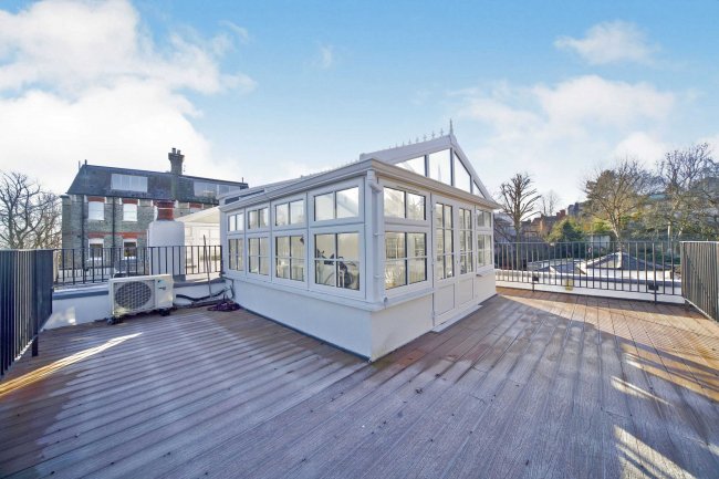 12 Squires Mount, Hampstead, London, NW3 1ED 4