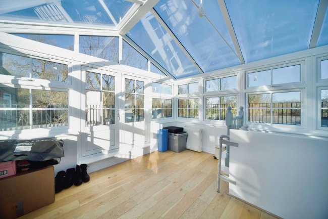 12 Squires Mount, Hampstead, London, NW3 1ED 4