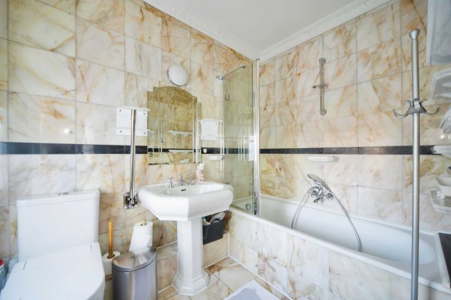 12 Squires Mount, Hampstead, London, NW3 1ED 4