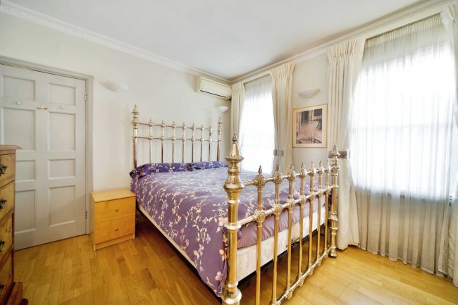 12 Squires Mount, Hampstead, London, NW3 1ED 4