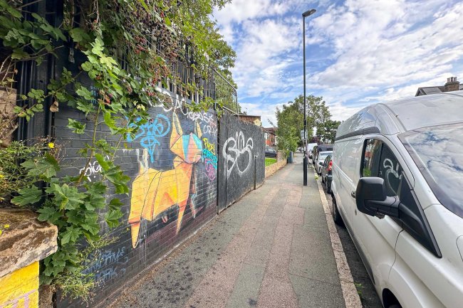 Lock up premises and land, Dagnall Park, Selhurst, London, SE25 6NS 3